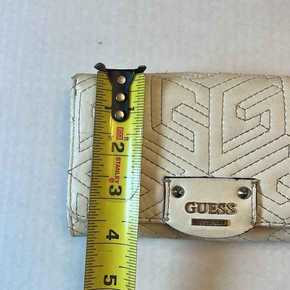 GUESS QUILTED WHITE WALLET - Picture 14 of 16